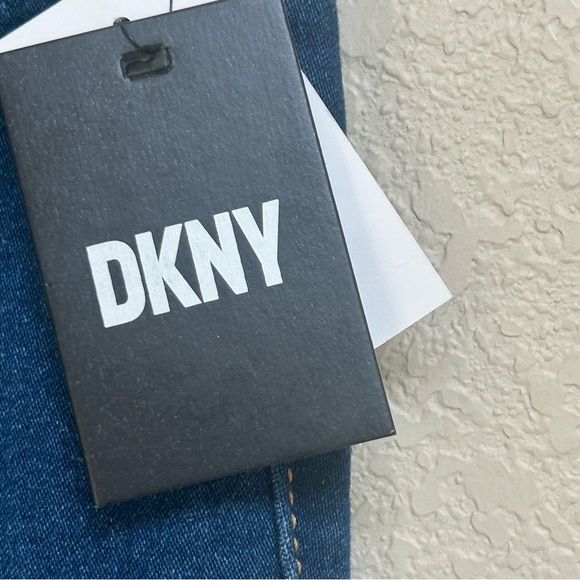 NWT DKNY Girls Full Length Regular Rise Stretch Denim Jeans 14 - Endless Sky - Picture 4 of 10